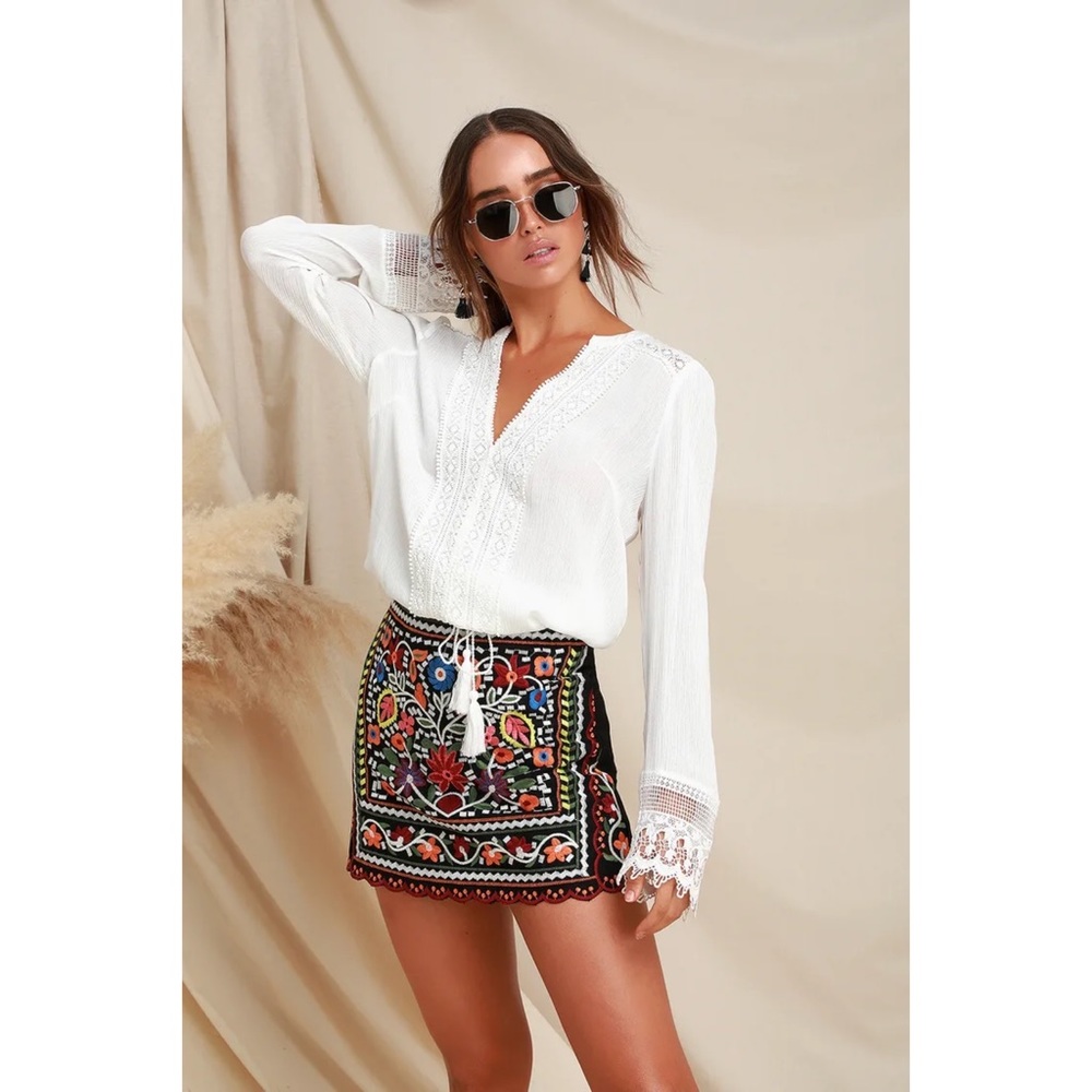 Lulu's Black and Multicolor Embroidered Mini Skirt